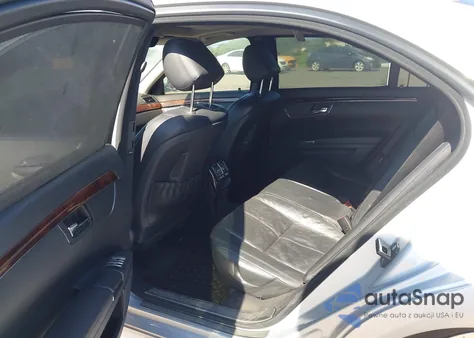 2007 Mercedes-Benz S 550 z USA, uszkodzony, nr VIN WDDNG71X77A084804